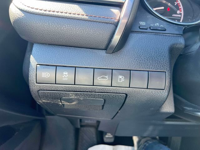 Certified 2018 Toyota Camry LE w/ Convenience Package image 23