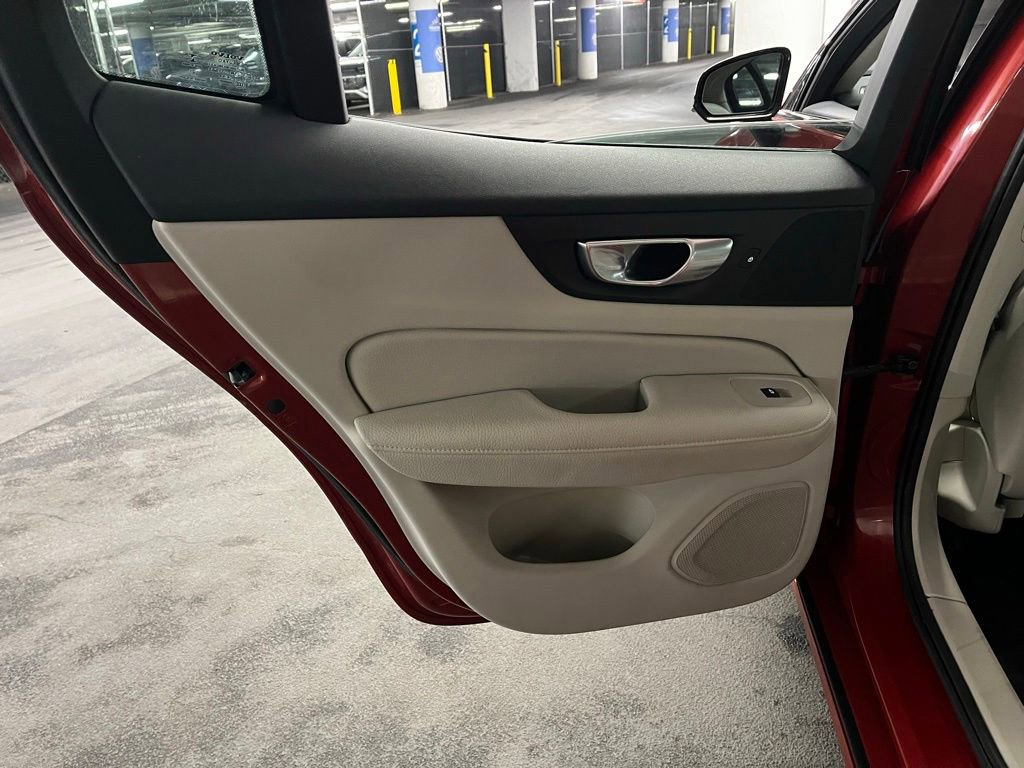 Used 2022 Volvo S60 B5 Momentum w/ Premium Package image 18
