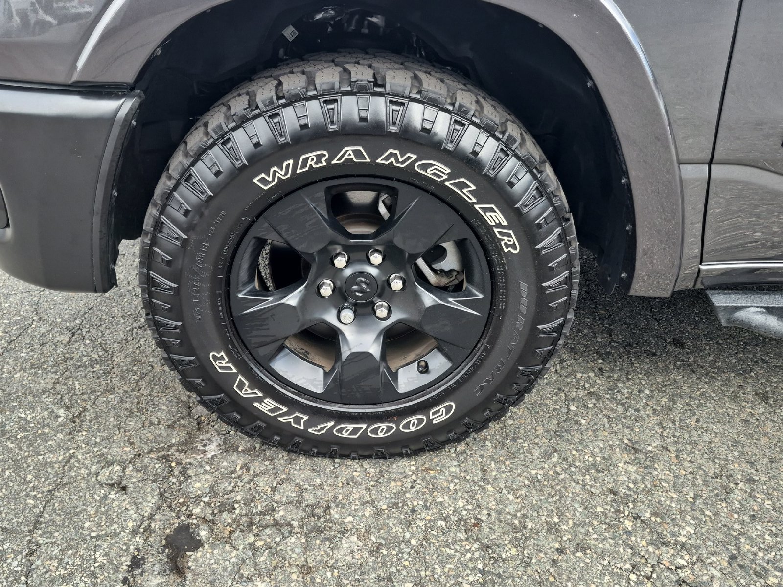 Used 2025 RAM 1500 Warlock AWD/4WD image 9