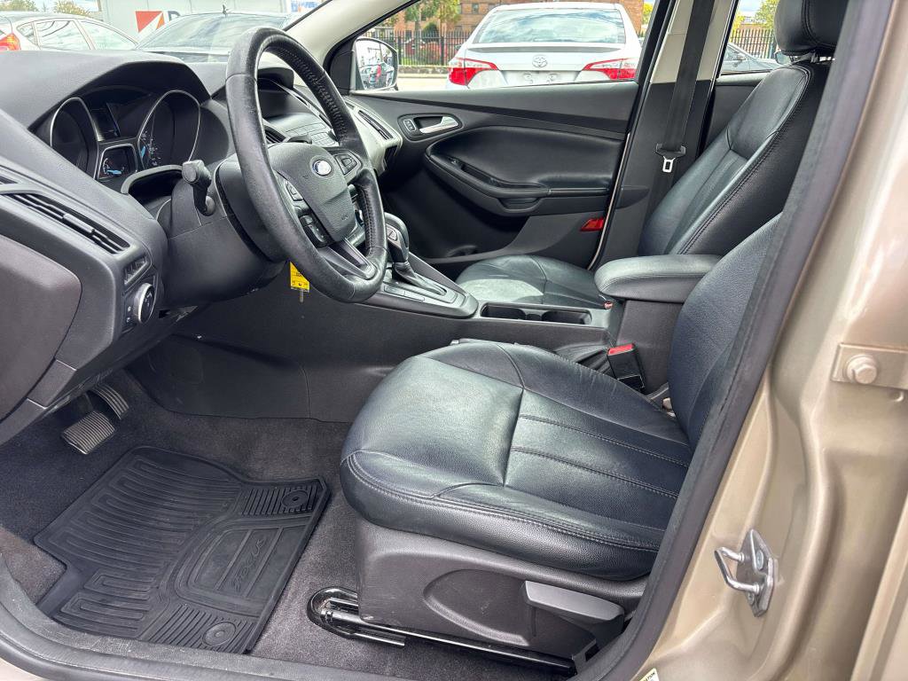Used 2018 Ford Focus SE w/ SE Appearance Package image 7
