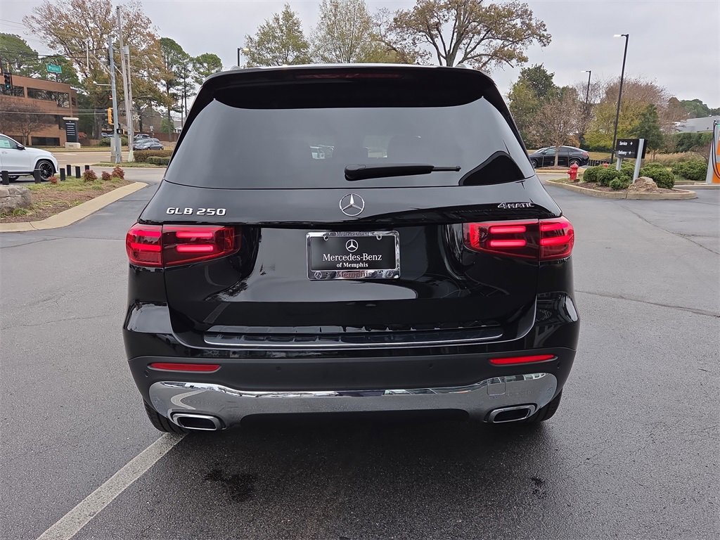 Certified 2025 Mercedes-Benz GLB 250 4MATIC image 4