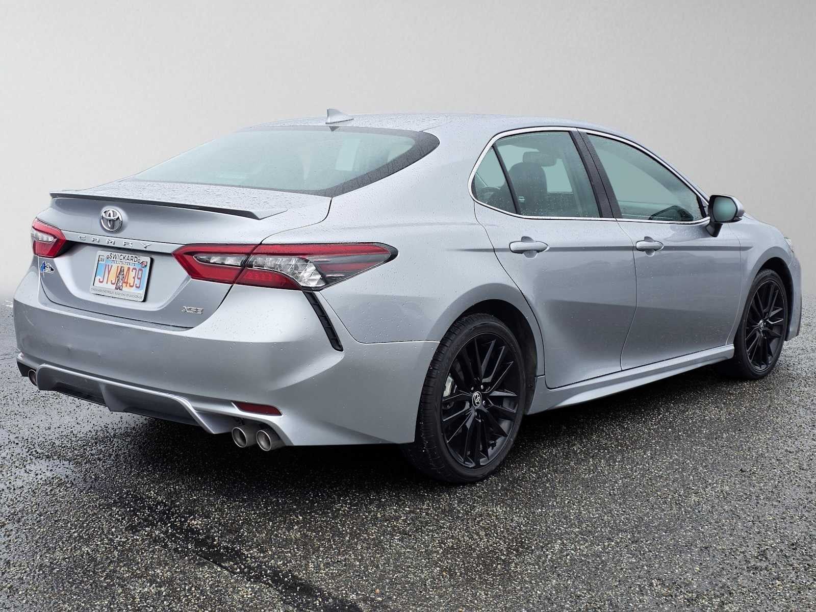 Used 2024 Toyota Camry XSE FWD image 3