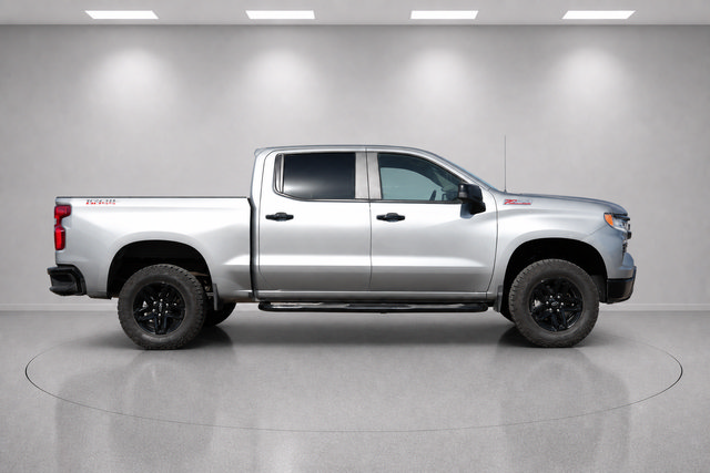 Used 2025 Chevrolet Silverado 1500 LT Trail Boss w/ Convenience Package II AWD/4WD image 2