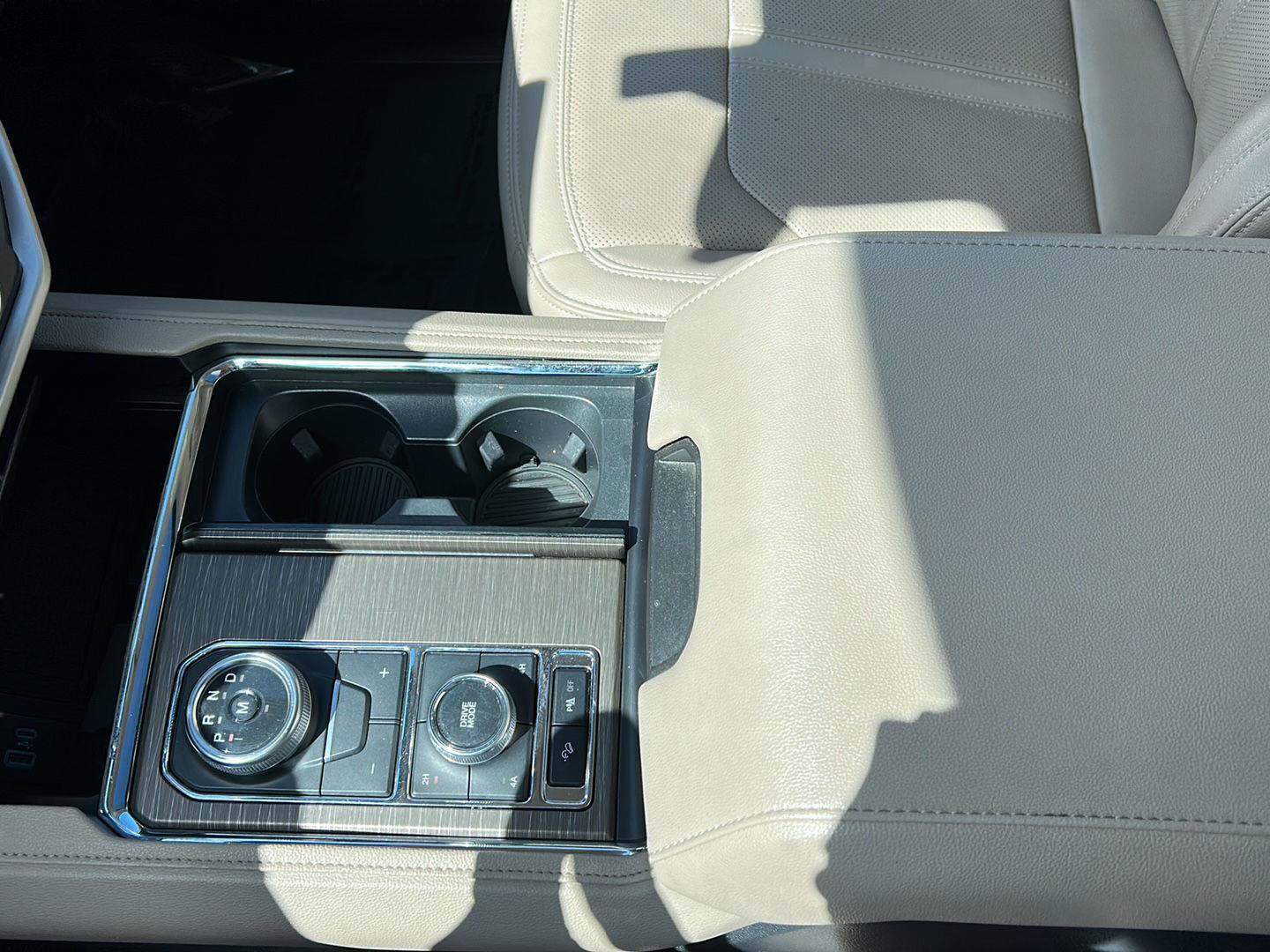 Used 2024 Ford Expedition Limited image 19