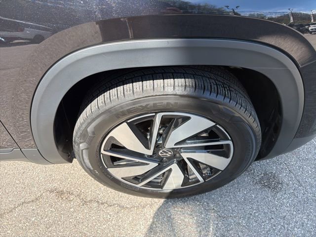 Used 2025 Volkswagen Atlas SE AWD/4WD image 18