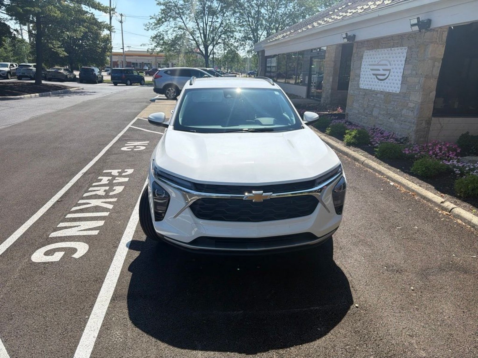 Used 2024 Chevrolet Trax LT w/ Driver Confidence Package FWD image 2