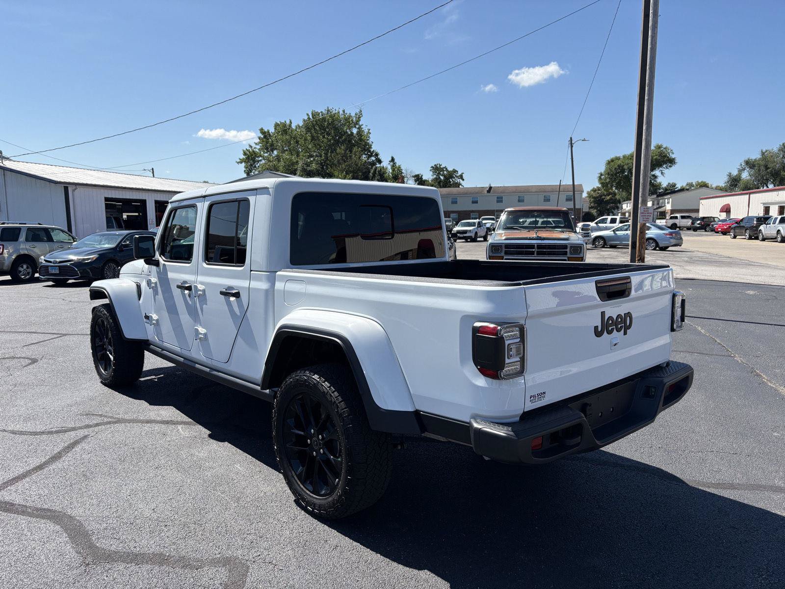 Used 2025 Jeep Gladiator Sport AWD/4WD image 21