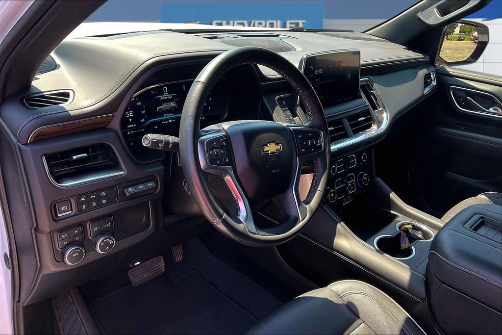 Used 2024 Chevrolet Suburban Premier AWD/4WD image 17
