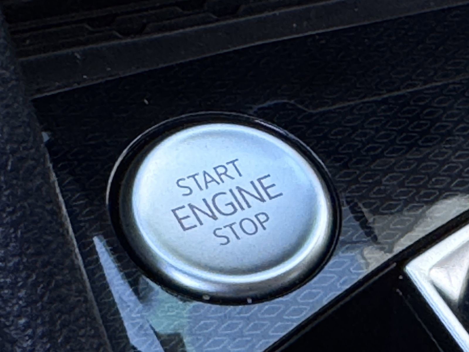 New 2025 Volkswagen Taos SE image 21