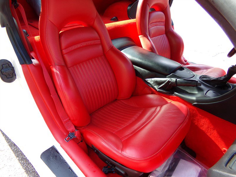 Used 2000 Chevrolet Corvette Coupe w/ Roof Pkg RWD image 20