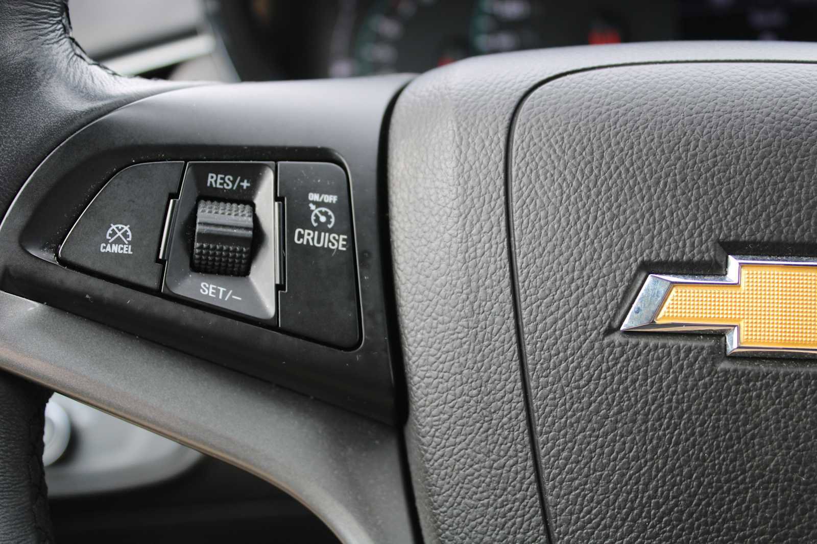 Used 2022 Chevrolet Trax LT w/ LT Convenience Package image 15