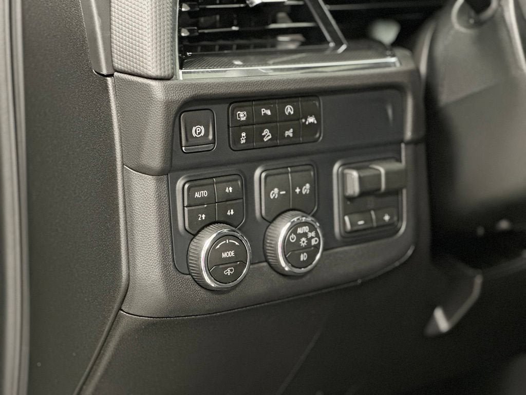 New 2026 Chevrolet Suburban RST w/ RST Capability Package AWD/4WD image 21