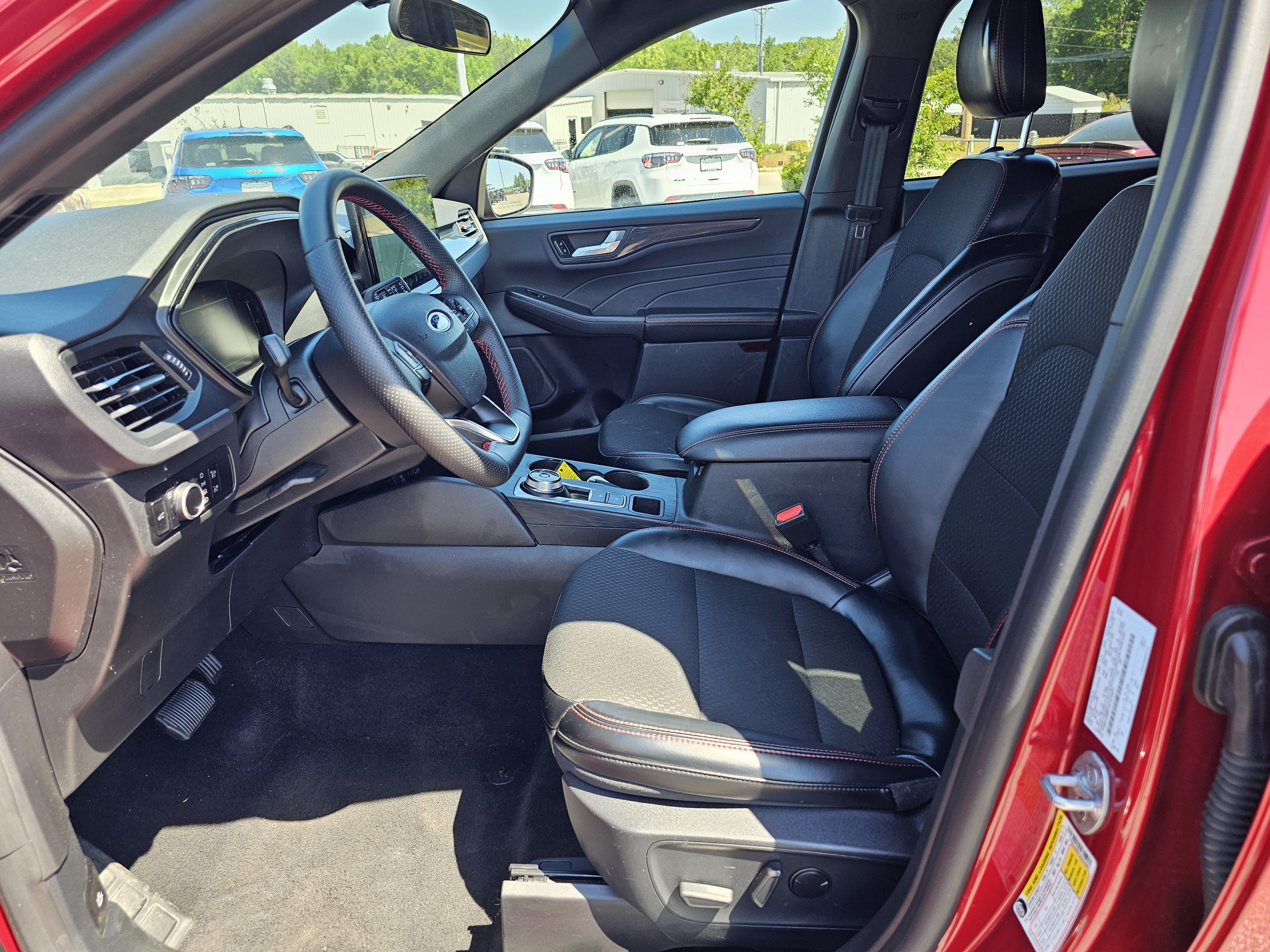 Used 2025 Ford Escape ST-Line w/ Tech Pack #1 FWD image 17