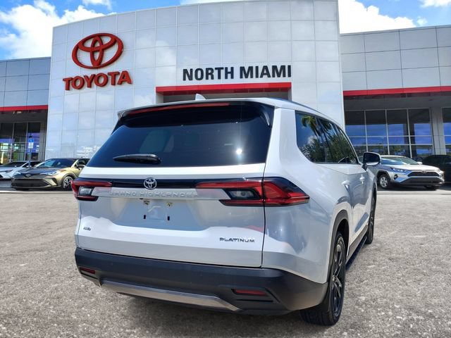 Used 2025 Toyota Grand Highlander AWD image 4