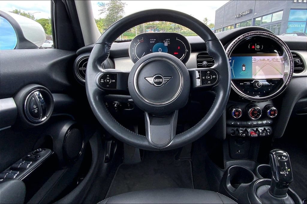 Used 2024 MINI Cooper 4-Door Hardtop FWD image 6