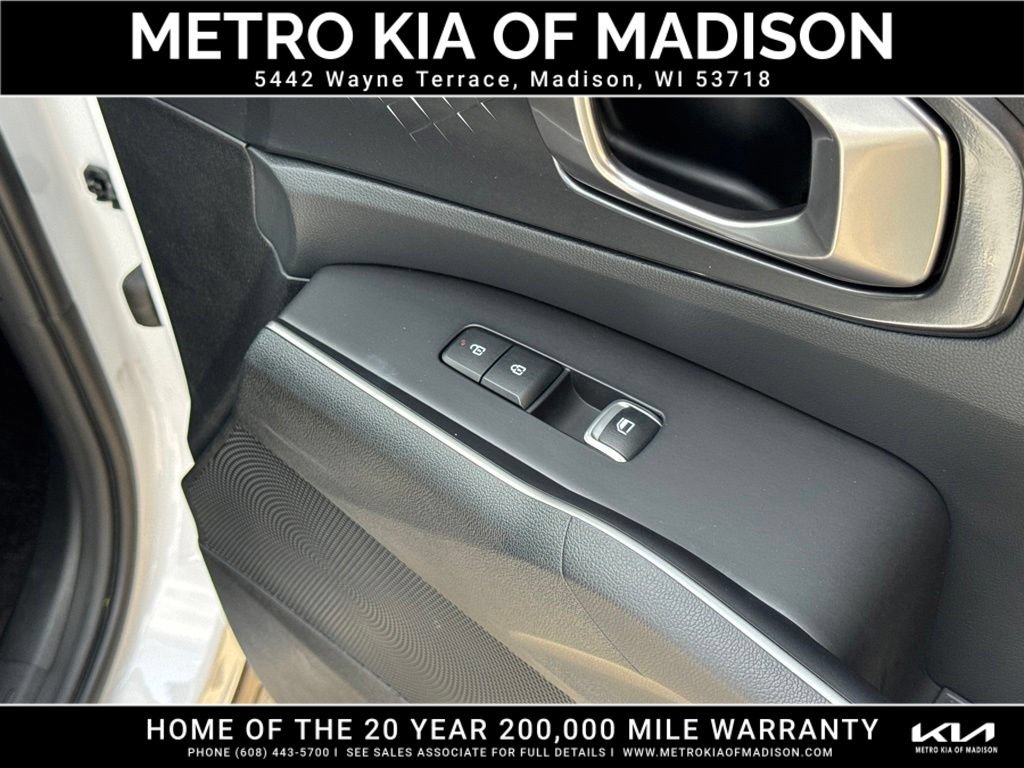 Used 2025 Kia Sorento LX FWD image 42