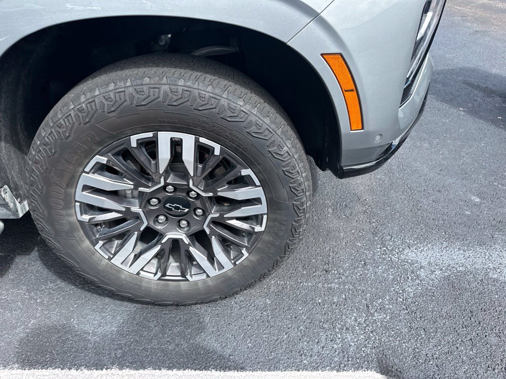 Used 2025 Chevrolet Tahoe Z71 AWD/4WD image 2