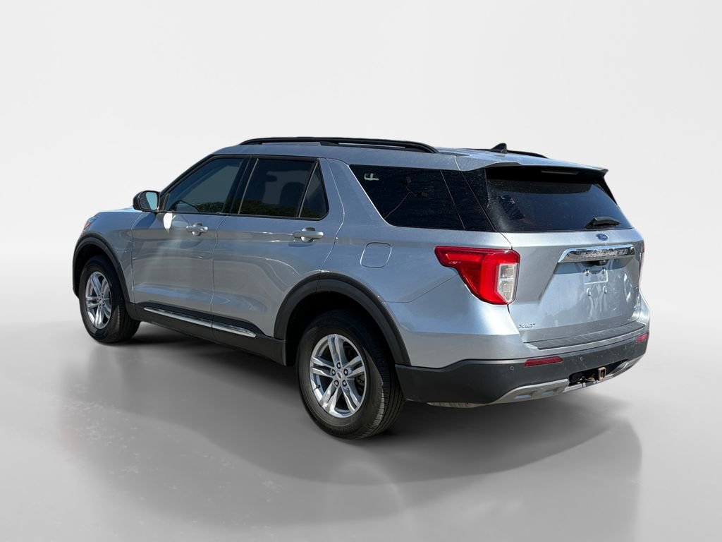 Used 2023 Ford Explorer XLT w/ Equipment Group 202A AWD/4WD image 3