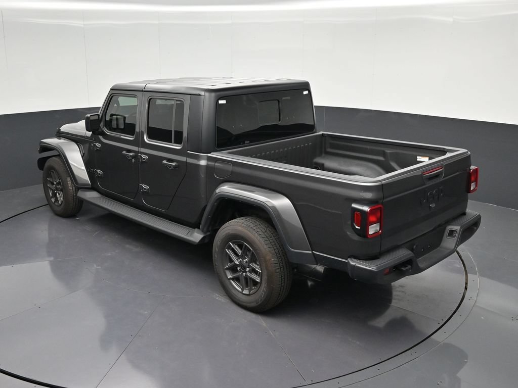 Used 2025 Jeep Gladiator Sport AWD/4WD image 17