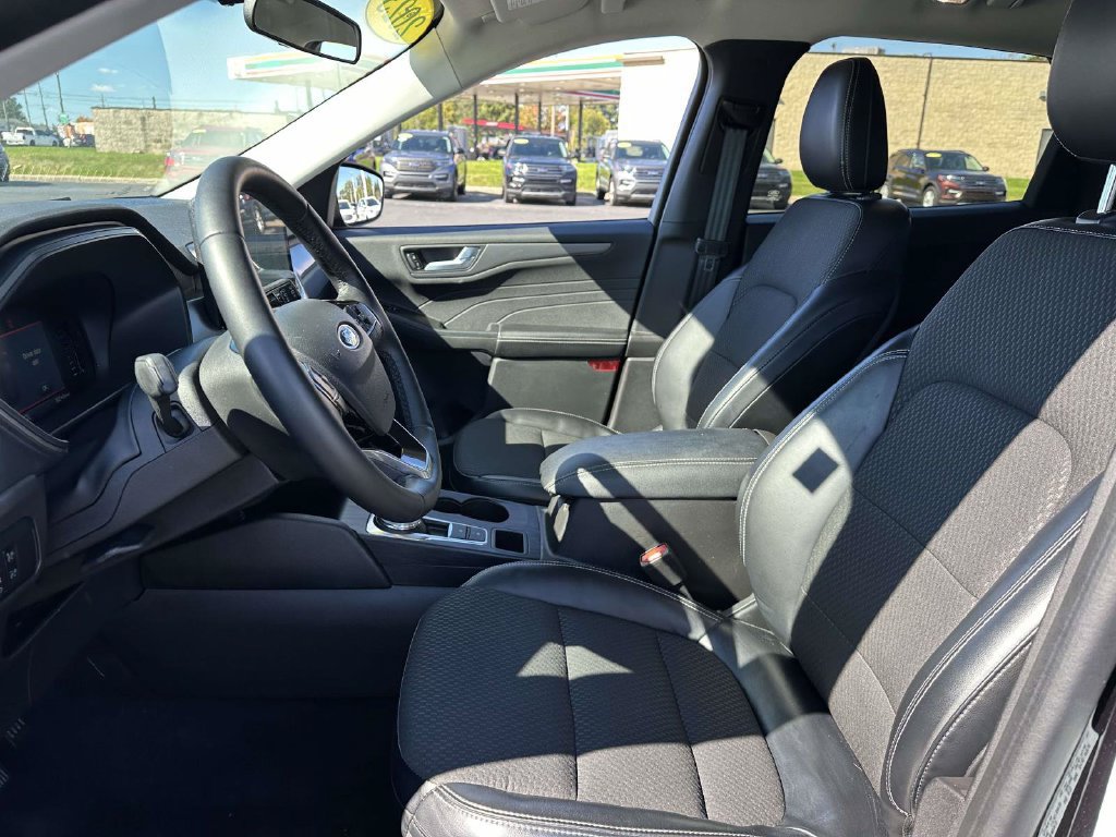 Certified 2023 Ford Escape SE FWD image 10