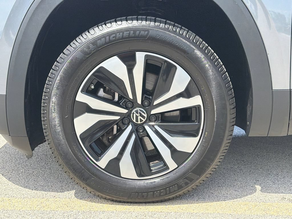 Used 2024 Volkswagen Atlas Cross Sport SE AWD/4WD image 29