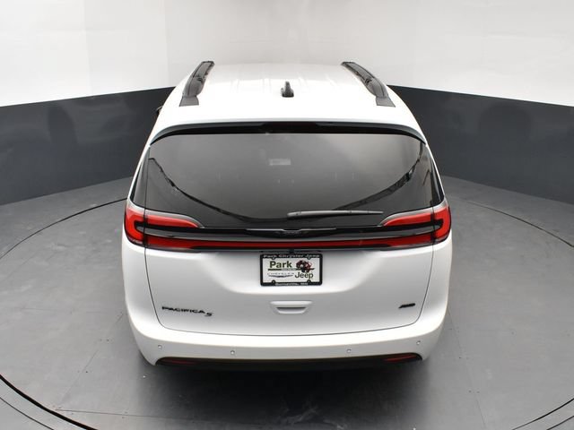 New 2026 Chrysler Pacifica Select w/ S Appearance Package AWD/4WD image 17