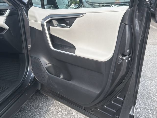 Used 2022 Toyota RAV4 Limited AWD/4WD image 16