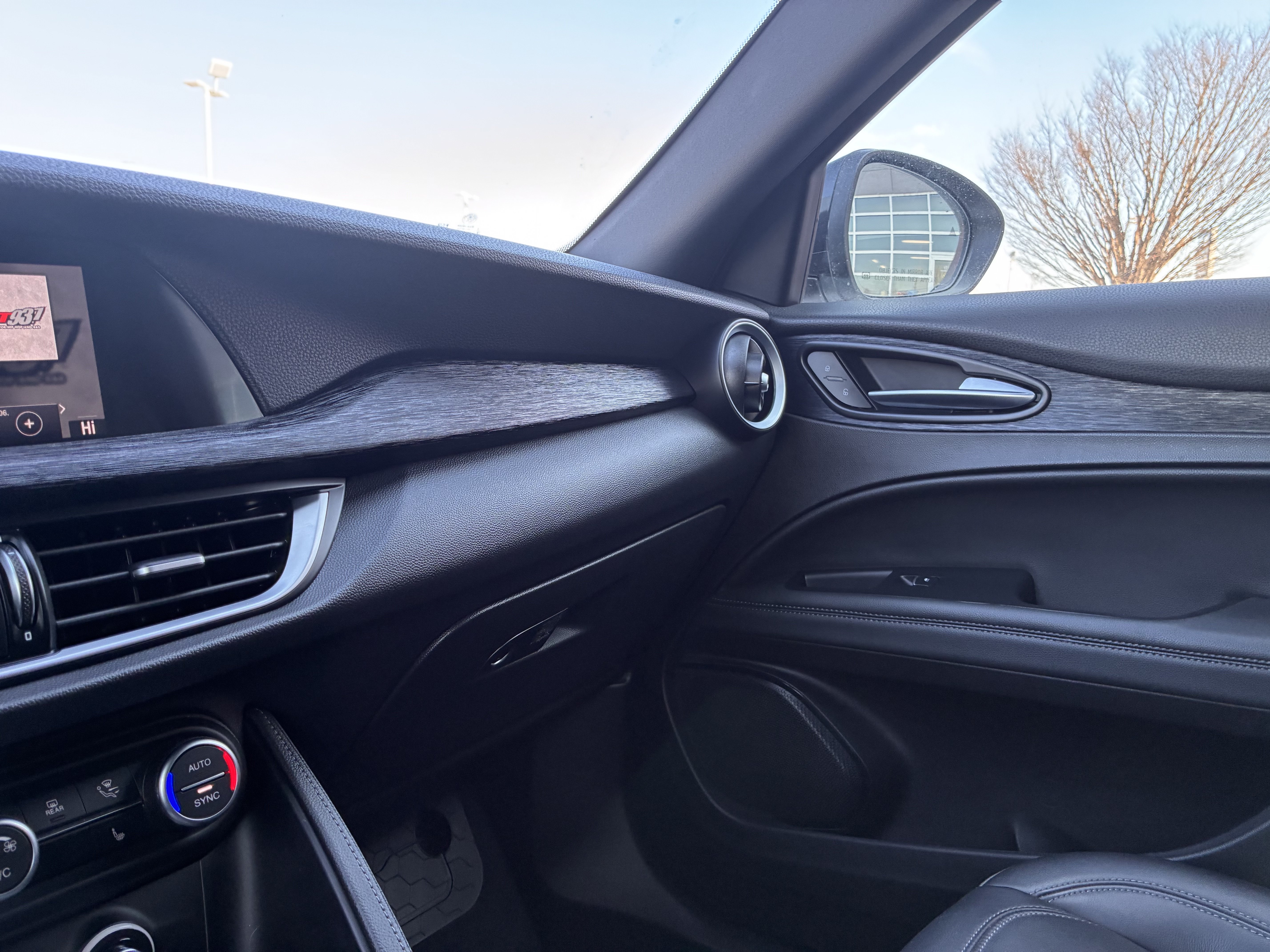 Certified 2024 Alfa Romeo Stelvio Sprint AWD/4WD image 21