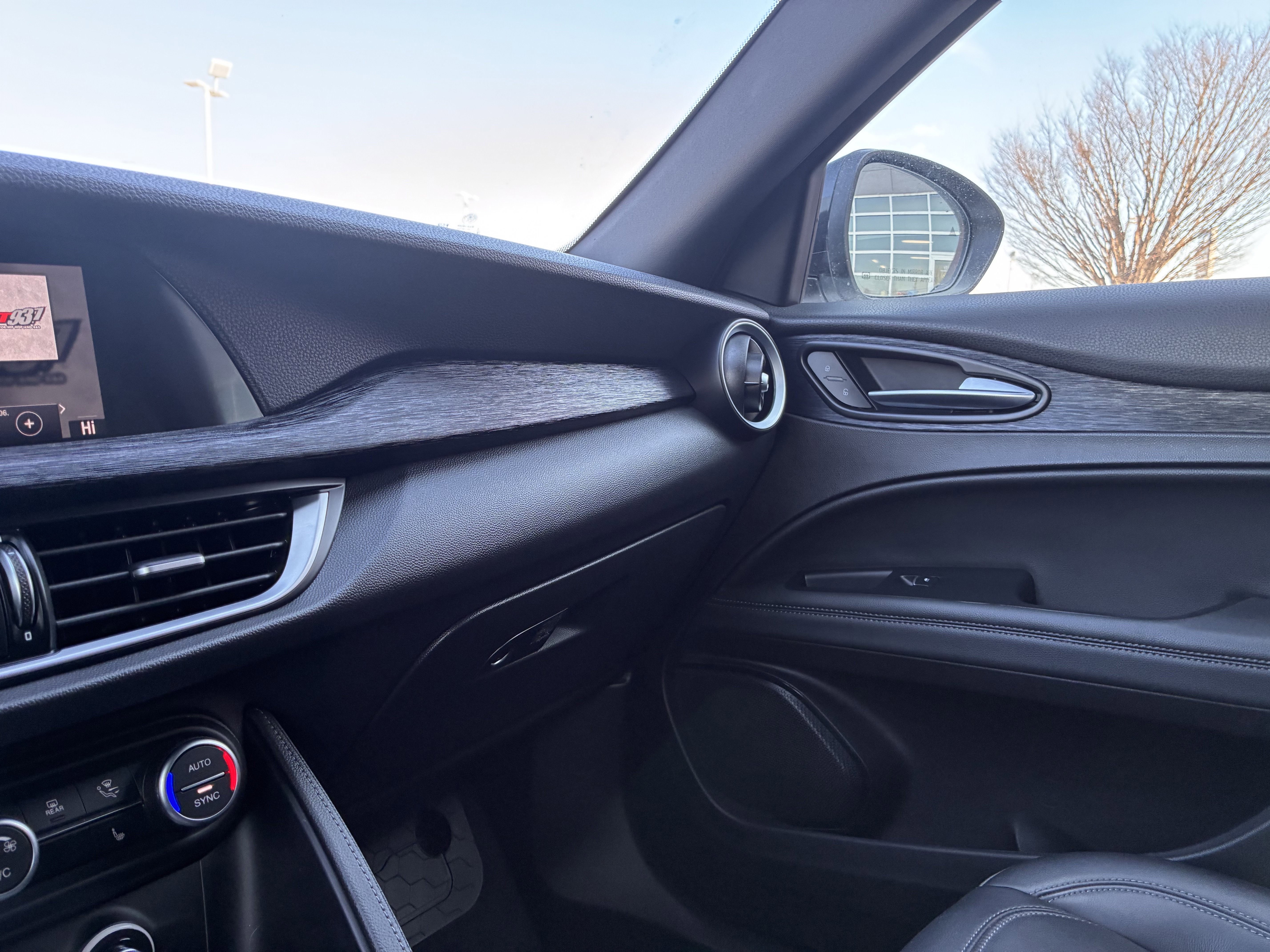 Certified 2024 Alfa Romeo Stelvio Sprint AWD/4WD image 21