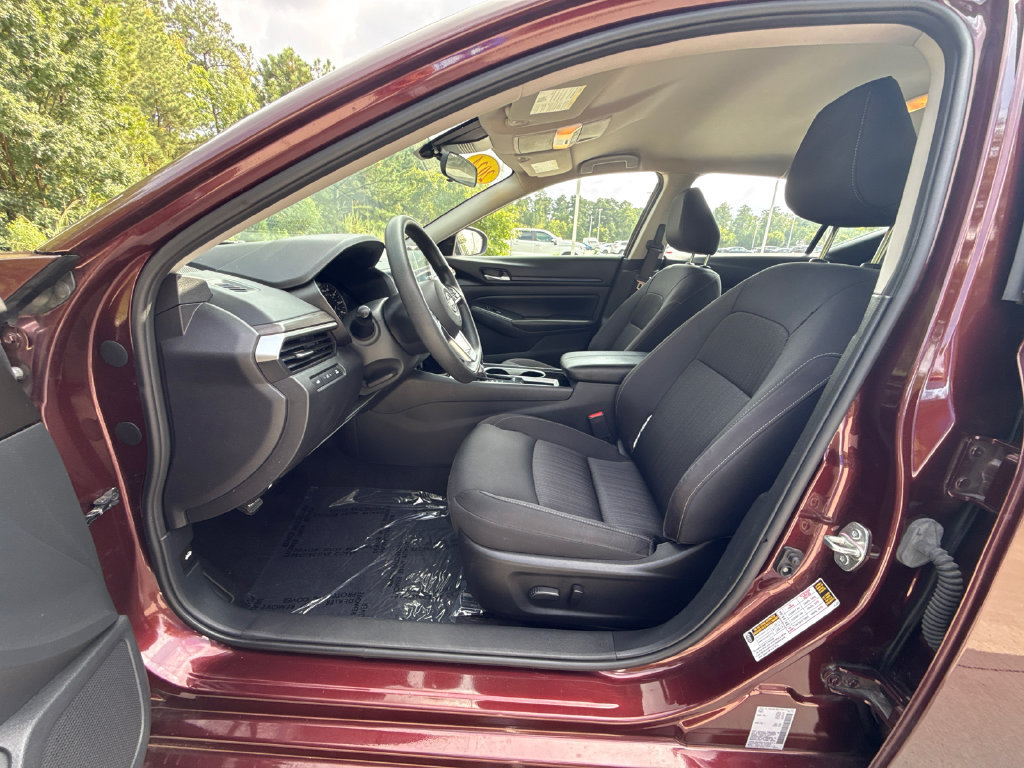 Used 2024 Nissan Altima 2.5 SV FWD image 12
