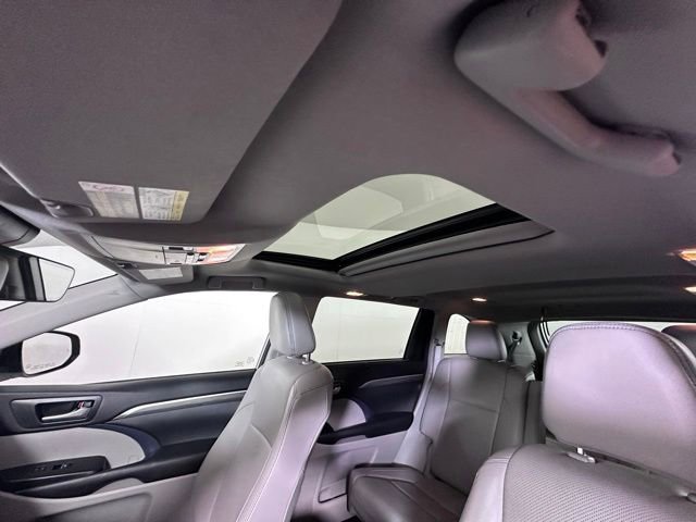 Used 2018 Toyota Highlander Limited AWD/4WD image 25