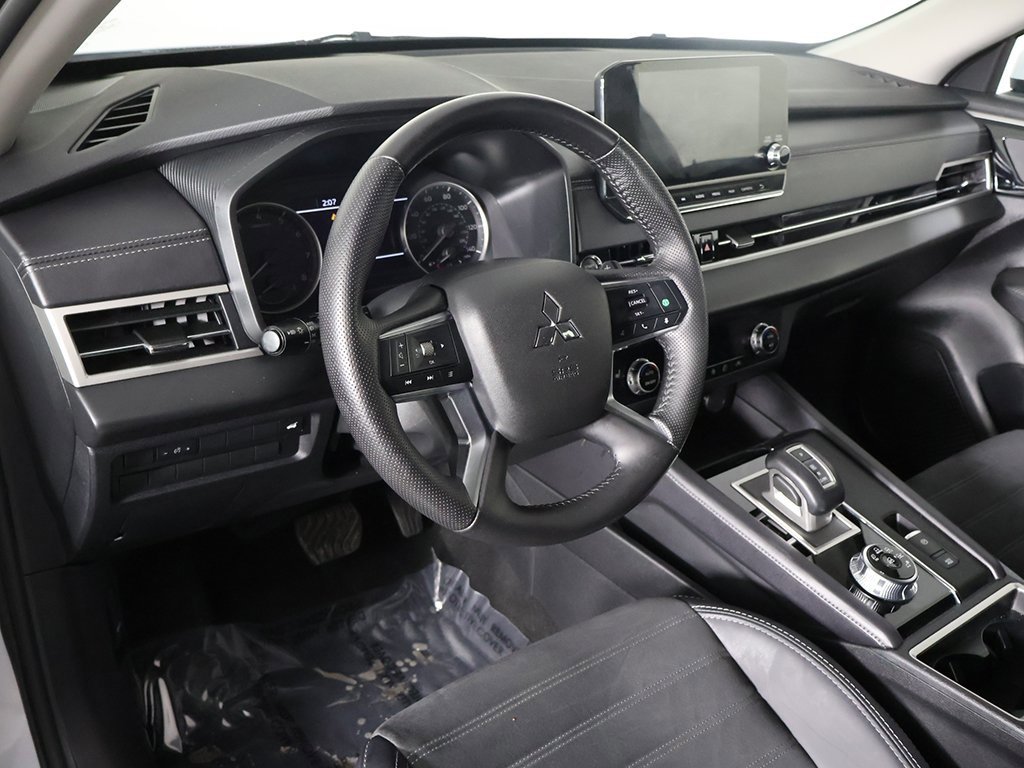 Used 2024 Mitsubishi Outlander SE image 27