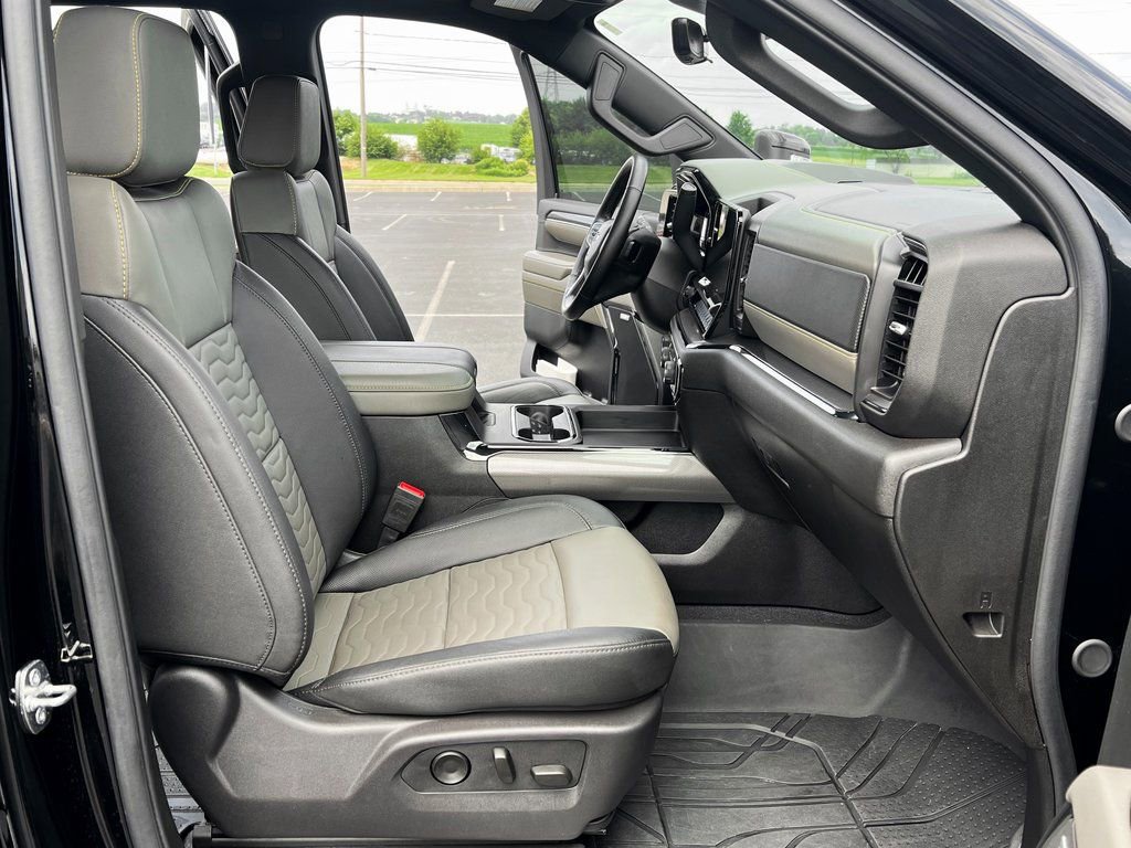 Used 2024 Chevrolet Silverado 2500 ZR2 w/ Technology Package image 23