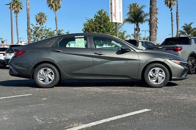 Certified 2026 Hyundai Elantra SE FWD image 3