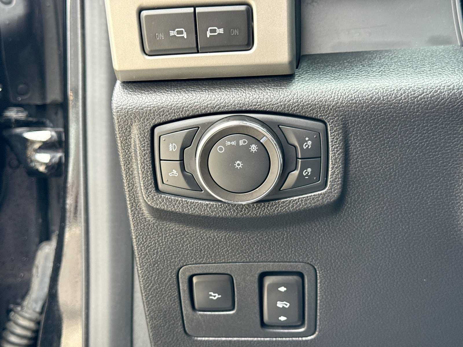 Used 2020 Ford F250 Lariat w/ Tremor Off-Road Package AWD/4WD image 28