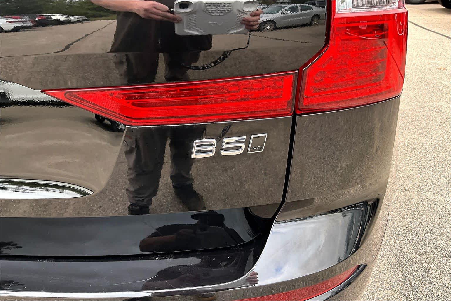 Certified 2024 Volvo XC60 B5 Plus w/ Climate Package AWD/4WD image 10