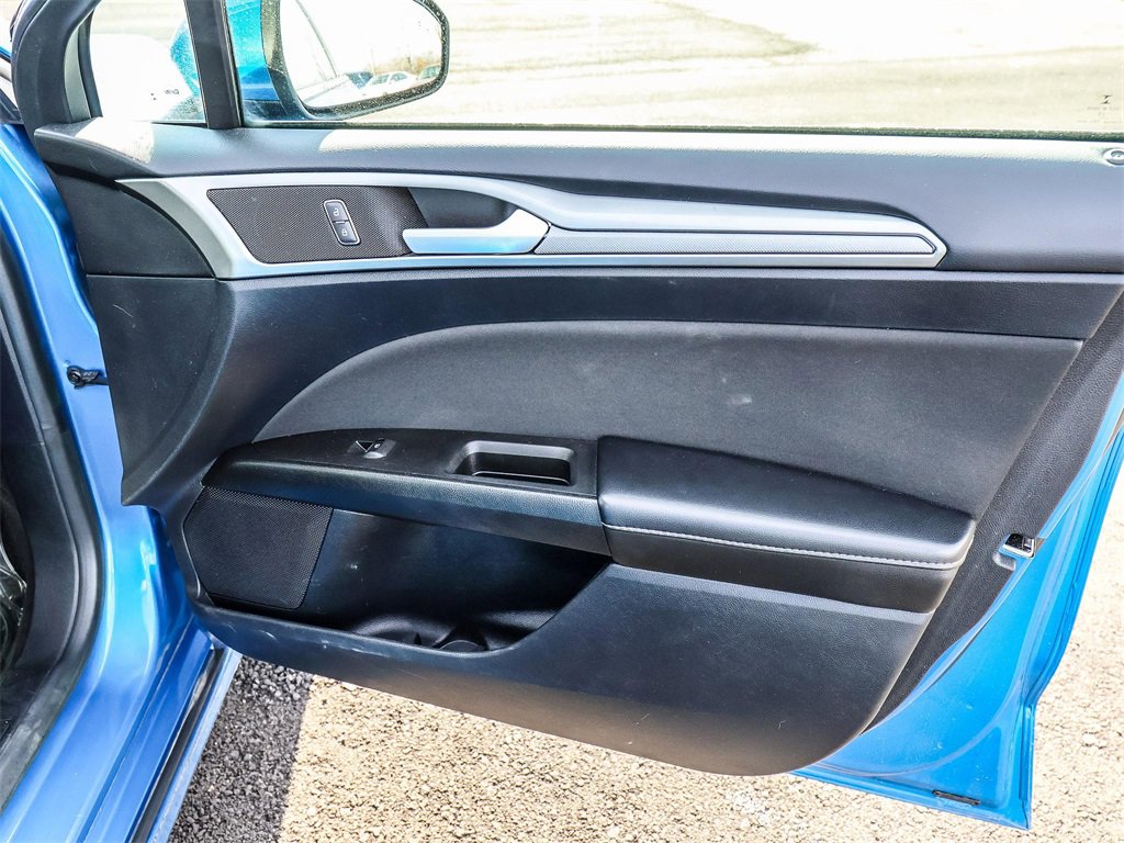 Used 2020 Ford Fusion SE image 16