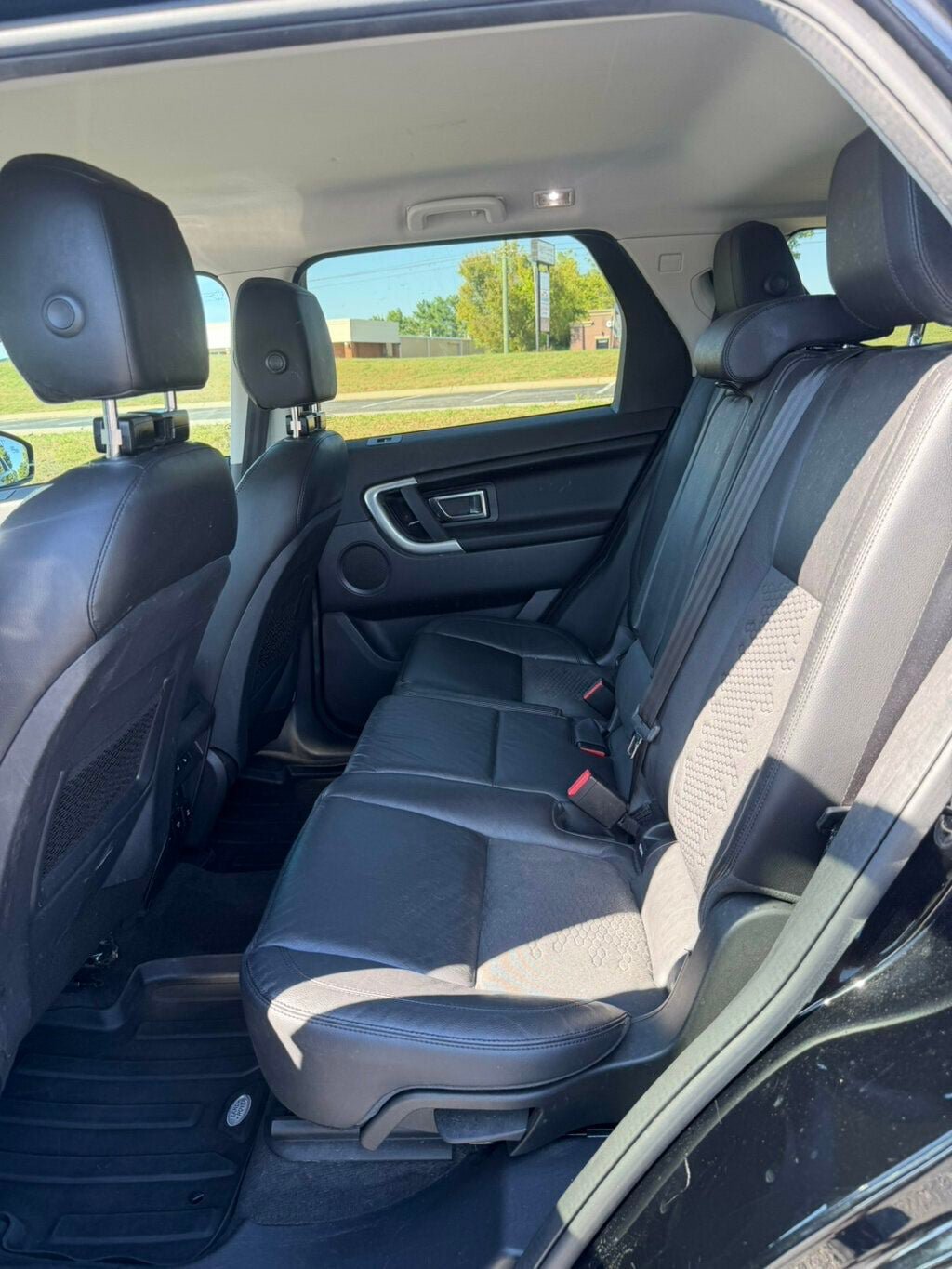 Used 2019 Land Rover Discovery Sport SE AWD/4WD image 17