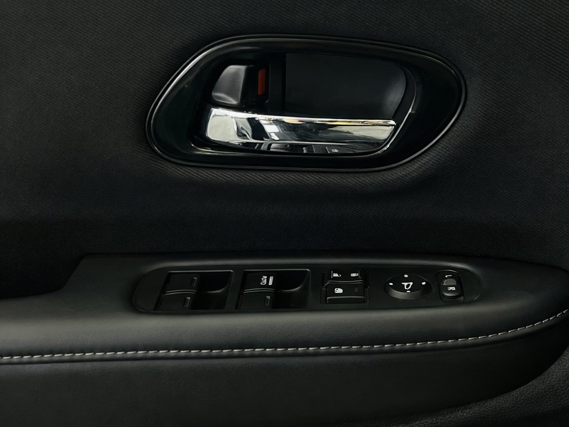 Used 2021 Honda HR-V LX image 13