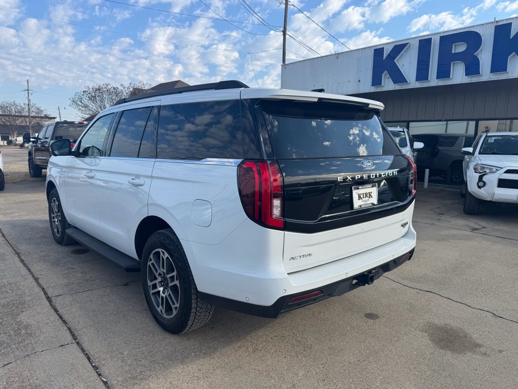 Used 2025 Ford Expedition Active image 3