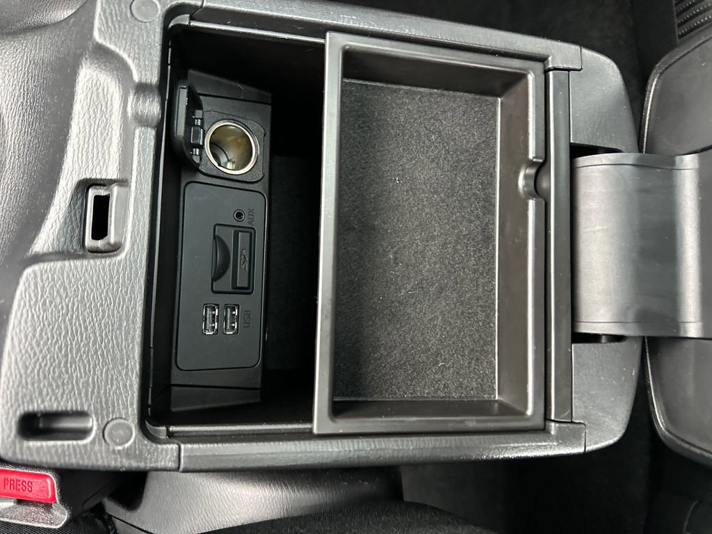 Used 2016 MAZDA MAZDA3 i Touring w/ Popular Equipment Package FWD image 27