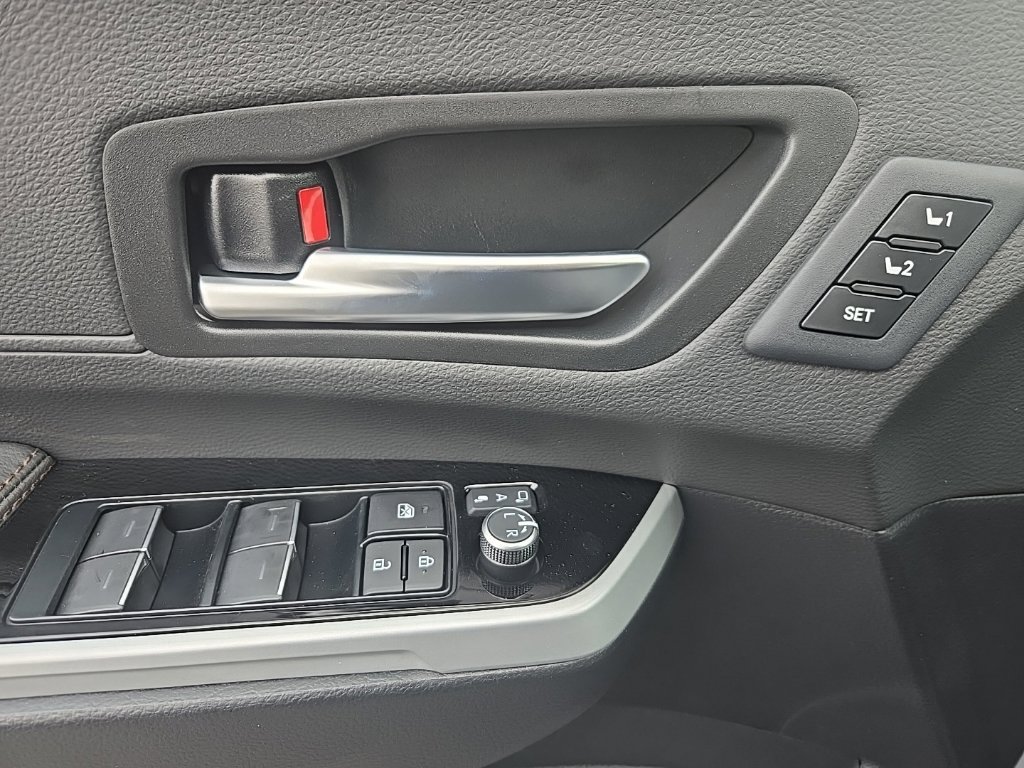 New 2026 Toyota Sienna Platinum AWD/4WD image 18