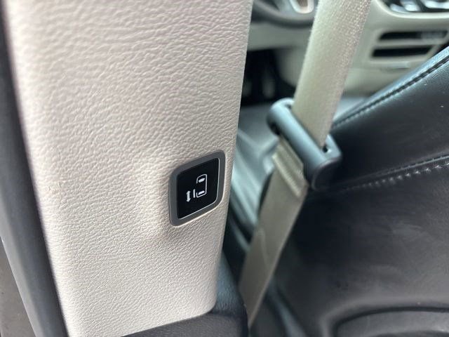 Used 2023 Chrysler Pacifica Touring-L image 32