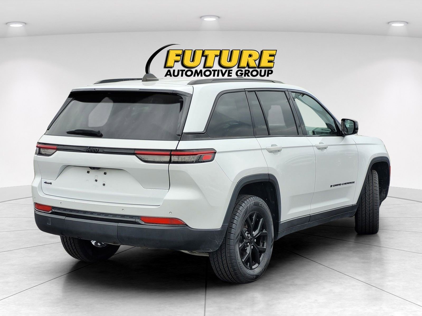 Used 2024 Jeep Grand Cherokee Altitude AWD/4WD image 7