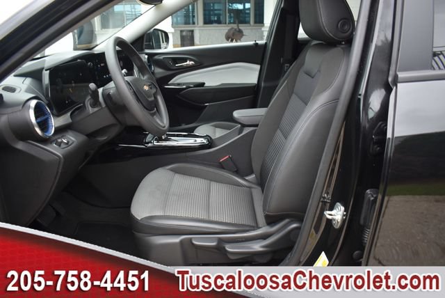 Certified 2025 Chevrolet Trax LT FWD image 18