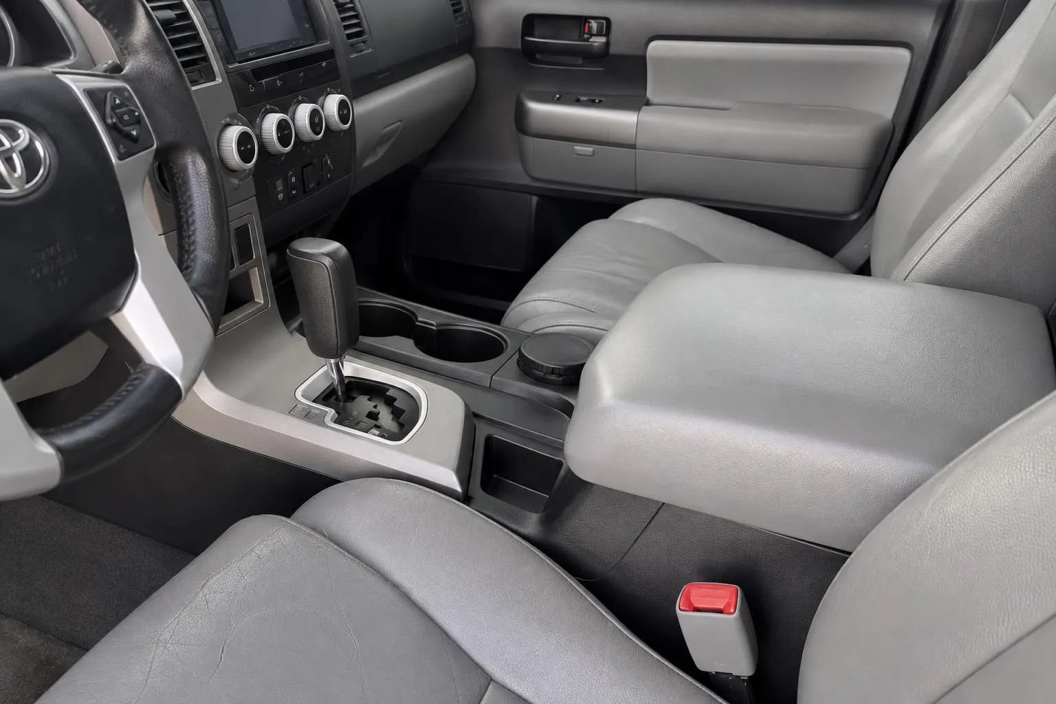 Used 2016 Toyota Sequoia SR5 w/ Premium Package AWD/4WD image 11