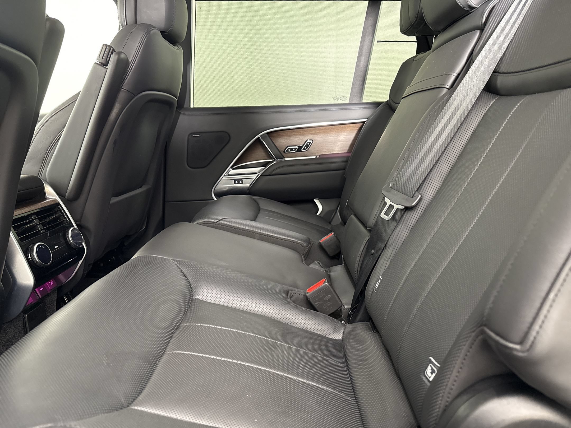 Used 2024 Land Rover Range Rover Long Wheelbase SE AWD/4WD image 24