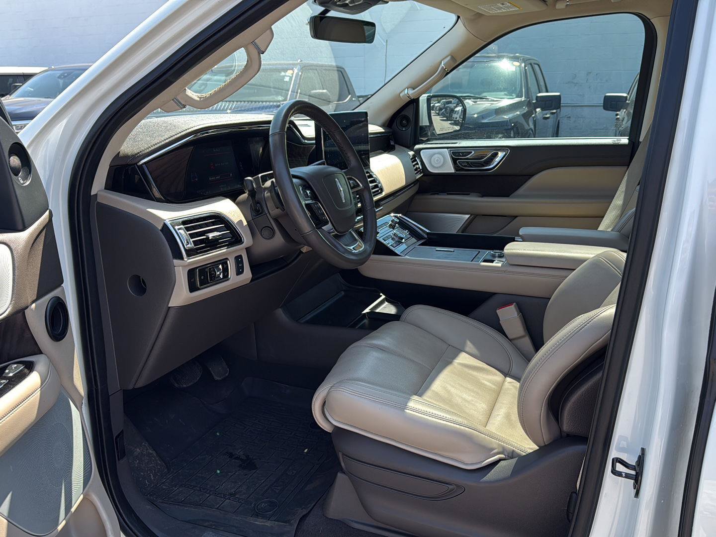 Used 2024 Lincoln Navigator Reserve w/ Equipment Group 201A AWD/4WD image 7