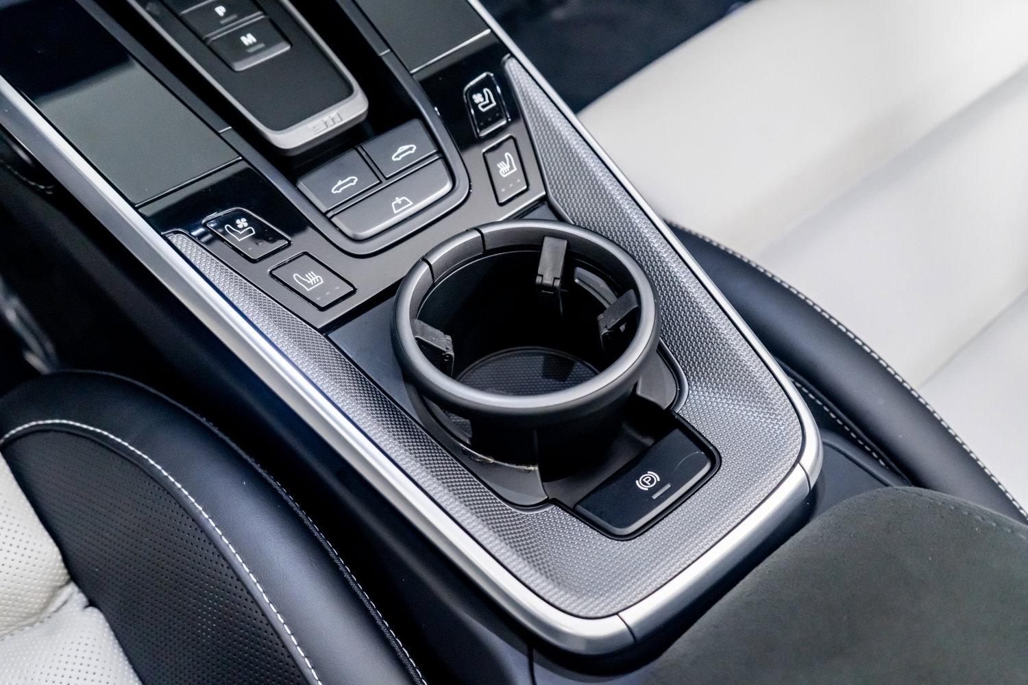 Used 2022 Porsche 911 Turbo image 45