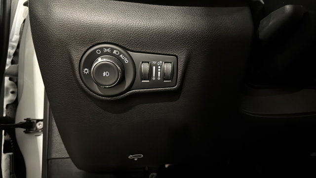Used 2023 Jeep Compass Trailhawk w/ Sun and Sound Group AWD/4WD image 30